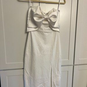 Never worn - Lulu's Bring the Poise White Strapless Bow Midi Dress